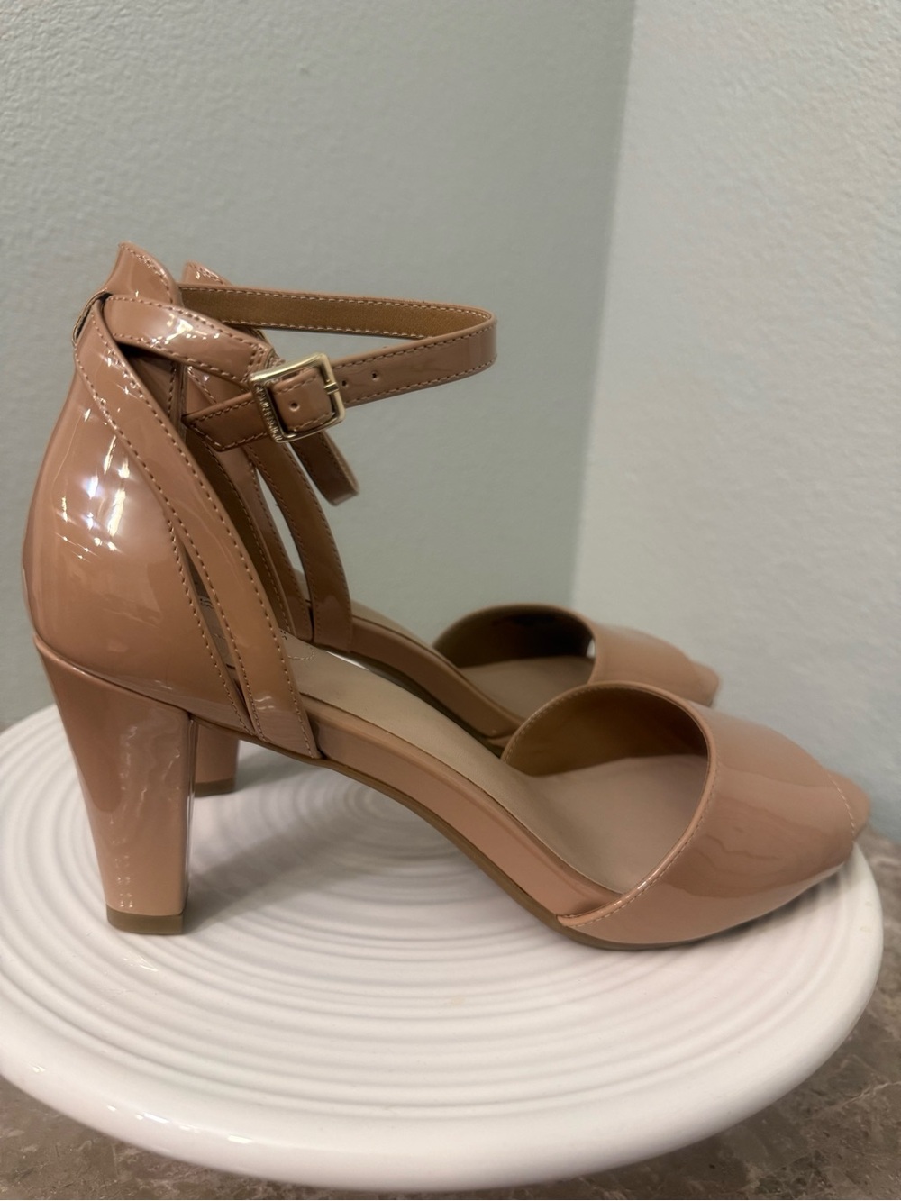 Giani Bernini Nude patent strap dress sandal.